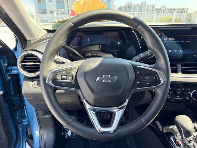 Used 2025 Chevrolet Trax SUV