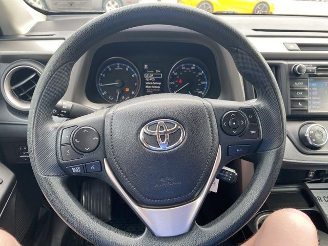 2017 Toyota RAV4 LE photo