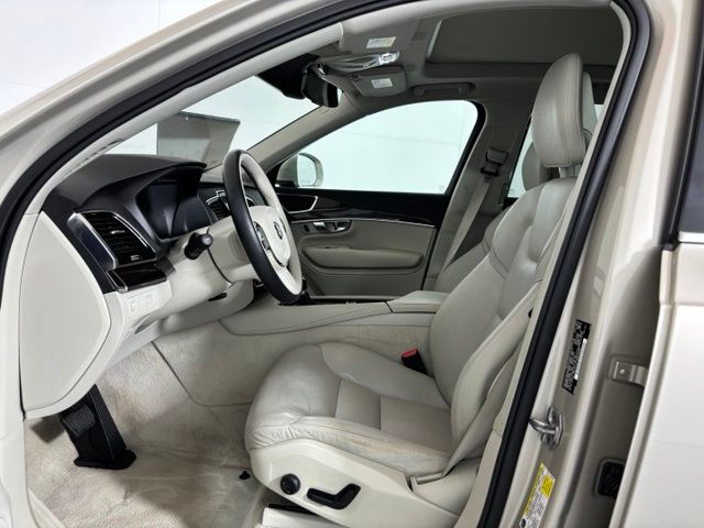 Used 2016  Volvo T6 Momentum image 11