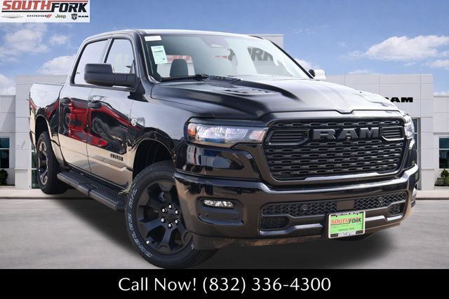 Diamond Black Crystal Pearlcoat 2026 RAM 1500 Pickup Truck Four-Wheel Drive 8-Speed Automatic