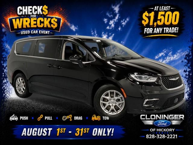 Diamond Black 2024 Chrysler Pacifica Minivan Front-Wheel Drive 9-Speed Automatic