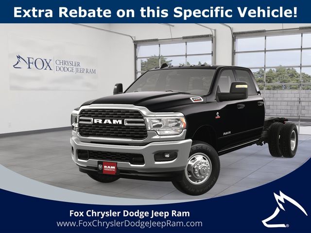 Diamond Black Crystal Pearlcoat 2024 RAM 3500 Chassis SLT Crew Cab LB DRW 4WD Pickup Truck Four-Wheel Drive 6-Speed Automatic