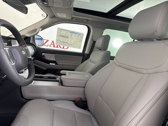 2025 Star White Metallic Tri-Coat Ford Expedition Max RWD SUV