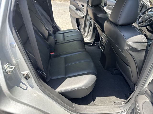 Used 2021 Silver Nissan SL image 11