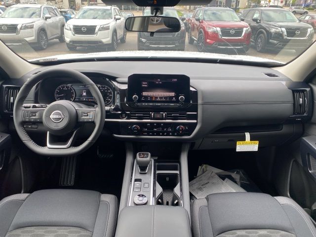 2025 Nissan Pathfinder SV photo