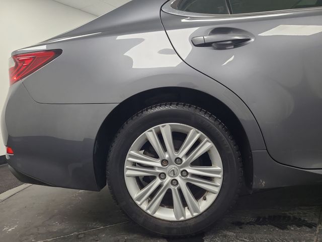 2013 – Lexus – ES
