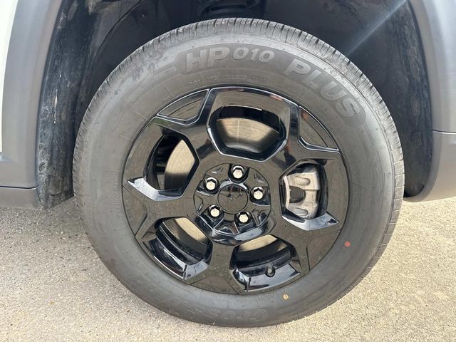 2024 Jeep Compass Trailhawk White/off-white at Ross Downing Buick GMC