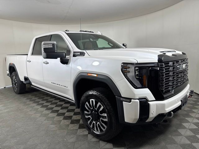 White Frost Tricoat 2025 GMC Sierra 3500HD Pickup Truck Four-Wheel Drive Automatic