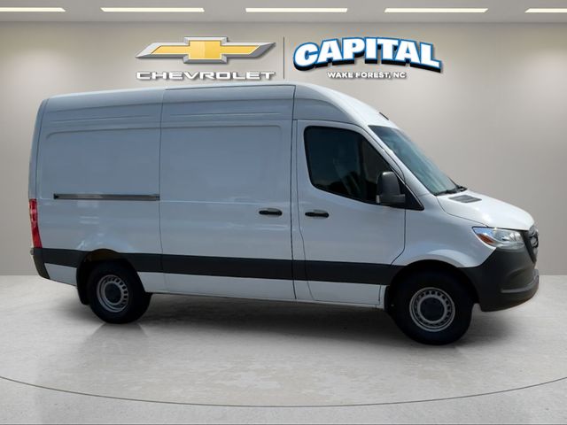 Used 2025  Mercedes-Benz Cargo 144 WB image 8