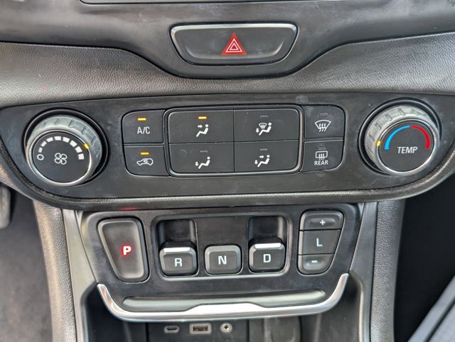 Used 2021 White GMC SLE image 15