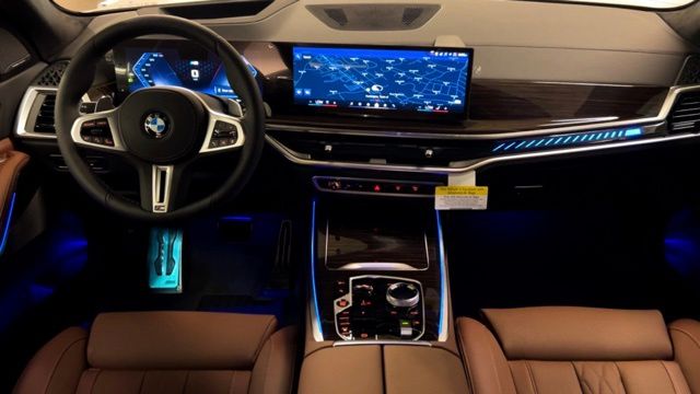 2025 BMW X7 M60i 12