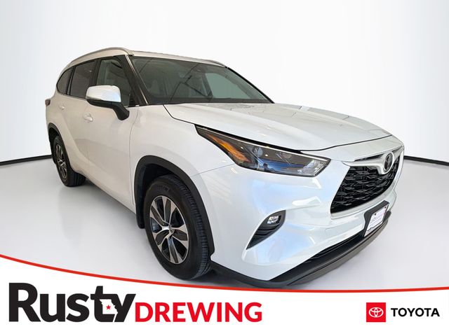 White (Wind Chill Pearl) 2026 Toyota Highlander XLE AWD SUV / Crossover All-Wheel Drive 8-Speed Automatic