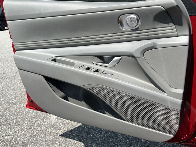 Used 2025 Red Hyundai SEL Sport image 32