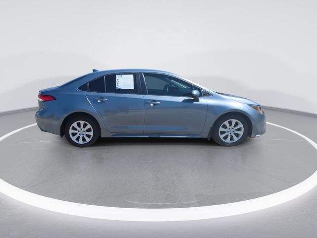 Used 2025  Toyota LE image 9