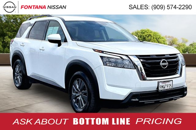 Glacier White 2024 Nissan Pathfinder SUV / Crossover Front-Wheel Drive 9-Speed Automatic
