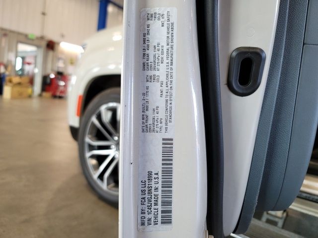 2022 Luxury White Pearlcoat Jeep Grand Wagoneer Series III 4X4 SUV