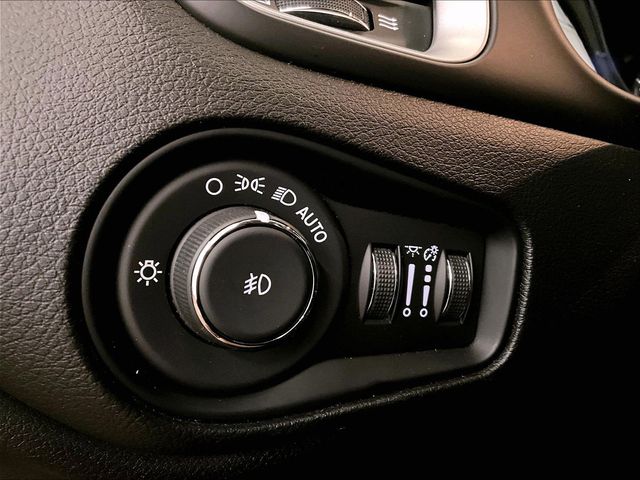 2021 Jeep Renegade Latitude Silver at South Hills Kia