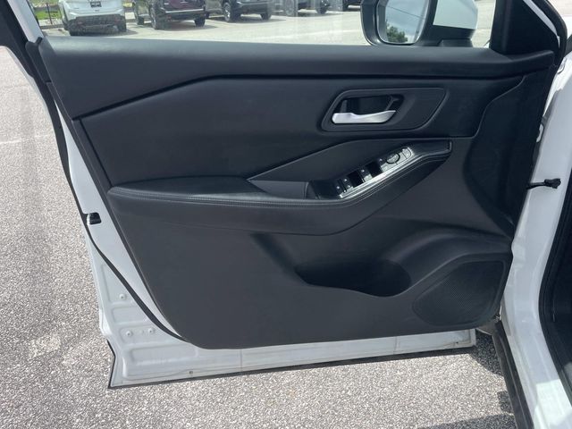 Used 2025 White Nissan SV image 16