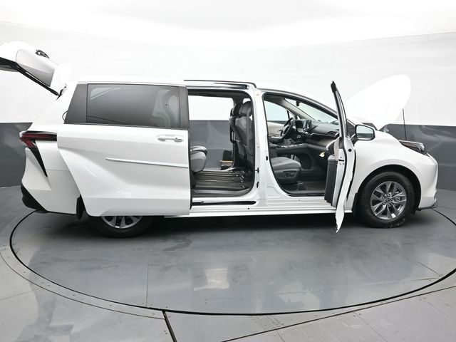 2024 Toyota Sienna XLE 53