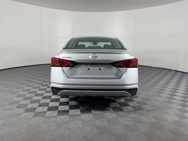 2024 Brilliant Silver Metallic Nissan Altima 2.5 S FWD Sedan