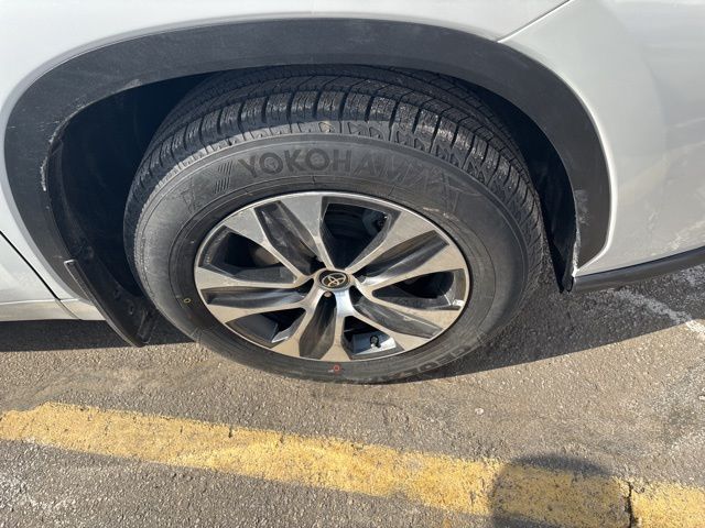 used 2023 Toyota Highlander car, priced at $35,841