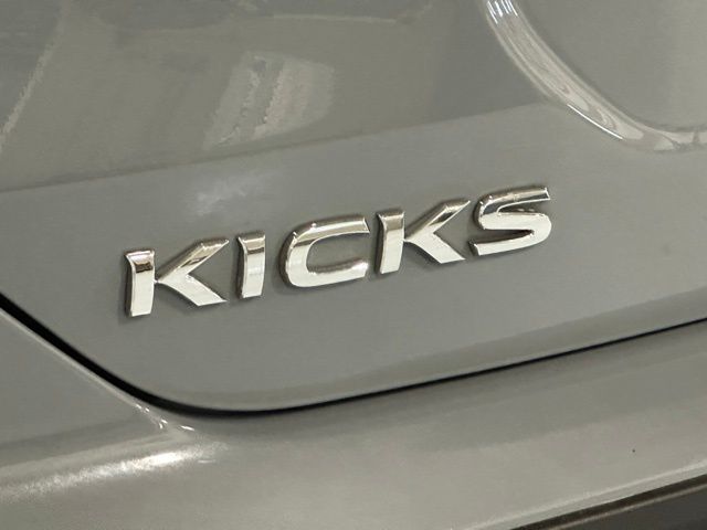 2023 Nissan Kicks SR 25