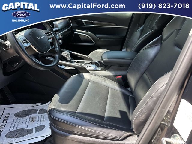 Used 2025 Black Kia S image 19