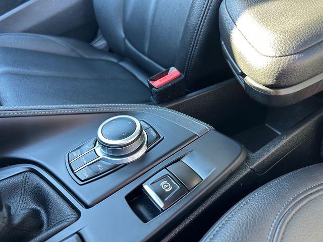 Used 2021 White BMW sDrive28i image 23