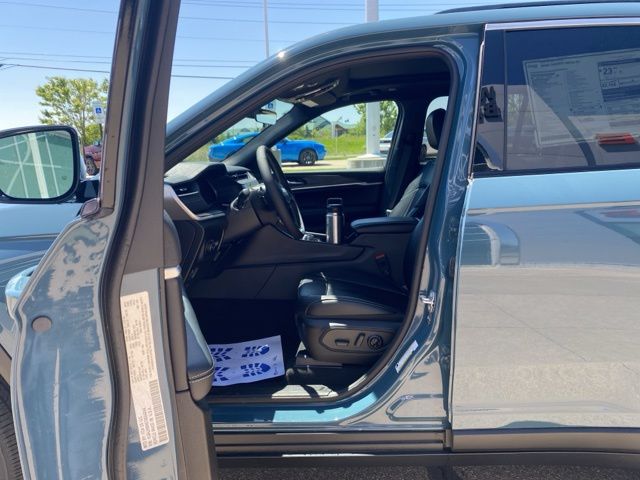 2026 Jeep Grand Cherokee Limited - Steel Blue exterior view 10