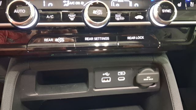 Used 2025 Honda Pilot SUV