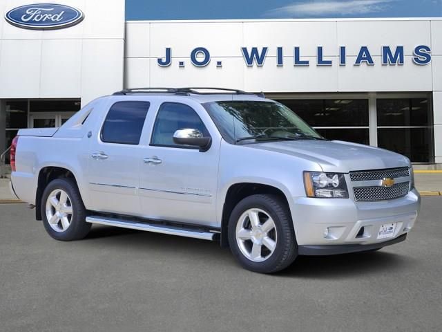 2013 Chevrolet Avalanche LTZ Black Diamond Edition RWD