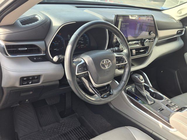Used 2023 Toyota Highlander SUV