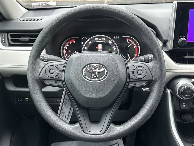 2024 Toyota RAV4 XLE 8