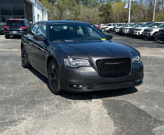 Gray (Granite Crystal Metallic Clearcoat) 2022 Chrysler 300 S V6 RWD Sedan Rear-Wheel Drive 8-Speed Automatic