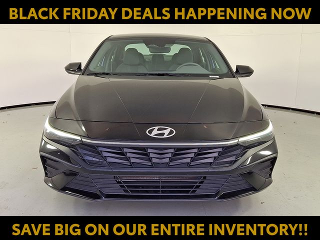 2024 Hyundai Elantra SEL photo 2