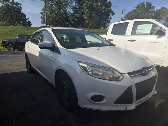 Oxford White 2013 Ford Focus SE Sedan Front-Wheel Drive 6-Speed Automatic