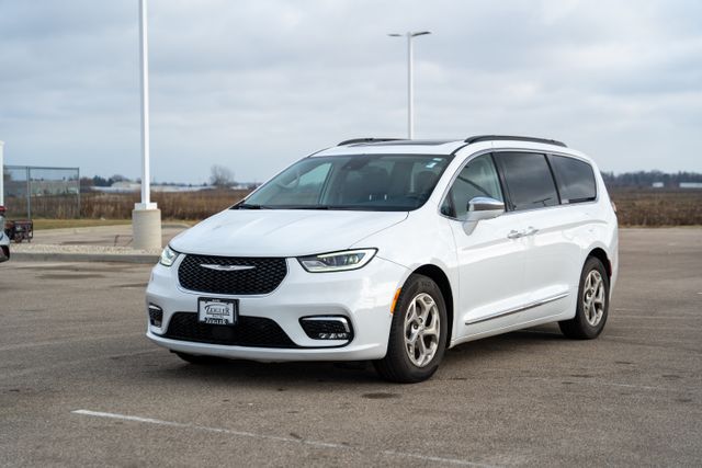 2022 Chrysler Pacifica Limited 3