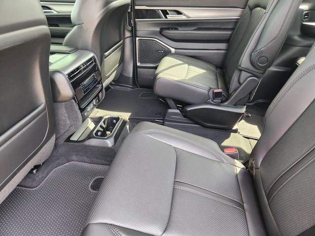 New 2026 White/off-white Jeep Upland image 19