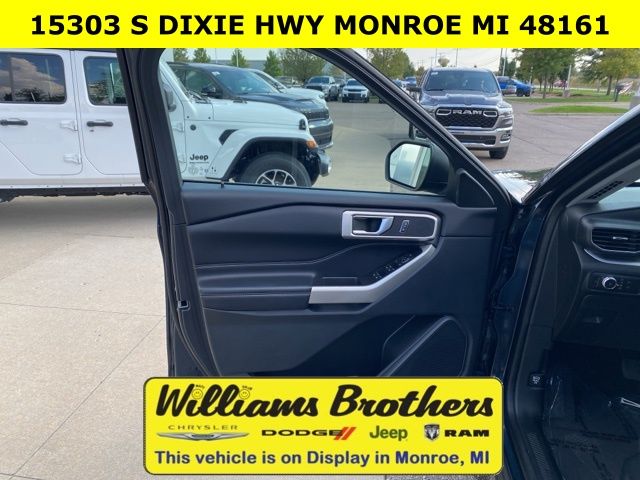 2022 Ford Explorer XLT - Stone Blue Metallic exterior view 12