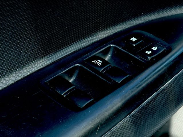 Used 2024  Mitsubishi ES image 31