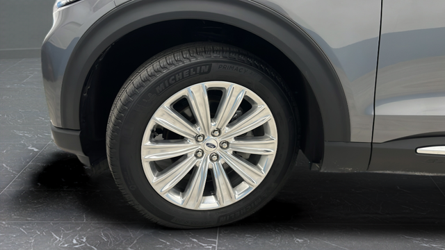 Used 2025 Carbonized Gray Metallic Ford Platinum image 42