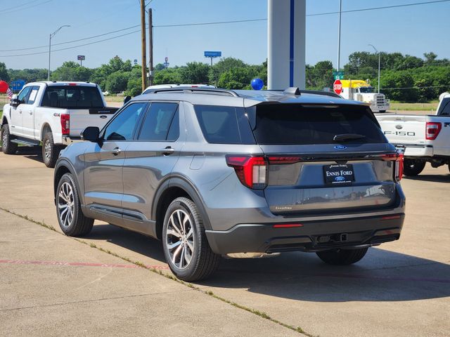 2025 Ford Explorer ST-Line photo