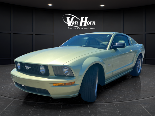 Used 2006 Legend Lime Clearcoat Metallic Ford GT Deluxe image 3