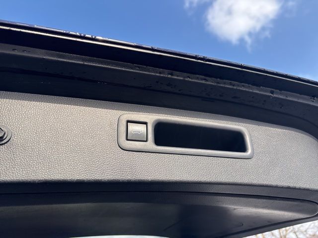 used 2021 Toyota Highlander Hybrid car, priced at $29,699