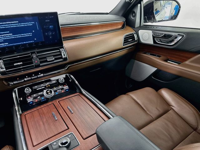 Thumbnail: 2023 Lincoln Navigator - 23