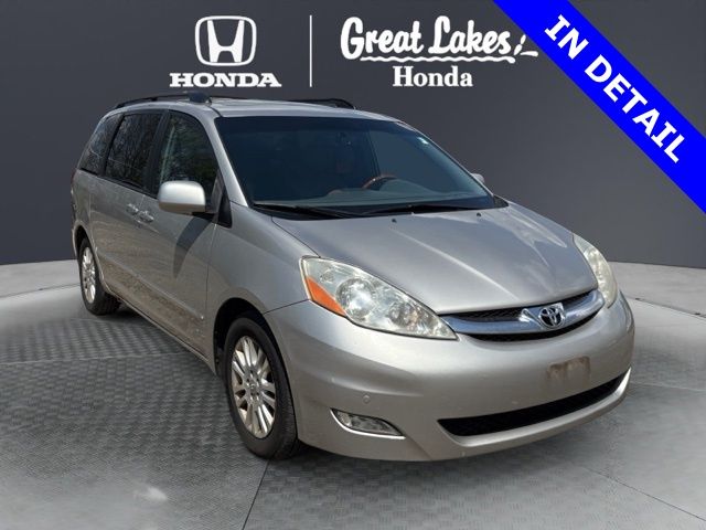 Silver 2009 Toyota Sienna XLE Minivan Front-Wheel Drive 5-Speed Automatic Overdrive