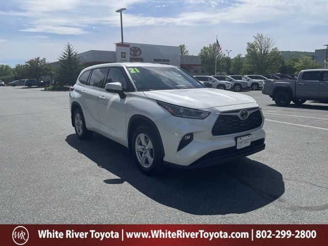White (Blizzard Pearl) 2021 Toyota Highlander LE AWD SUV / Crossover All-Wheel Drive 8-Speed Automatic