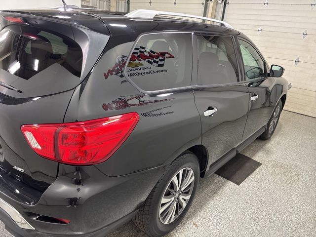 2018 Nissan Pathfinder S photo