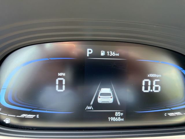 Used 2025 White Hyundai SEL image 17