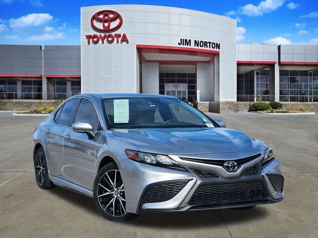 2024 Toyota Camry SE's photo